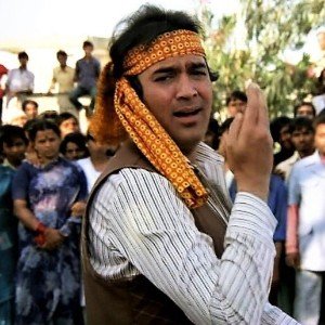 गोरों की ना कालों की