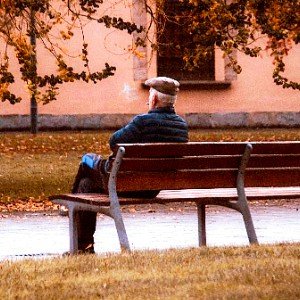 На лавочке Малиновой