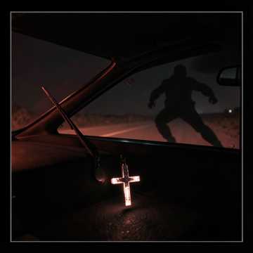 Крест на шее