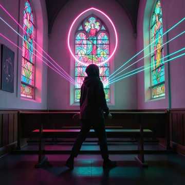 Монах и длинные ноги.