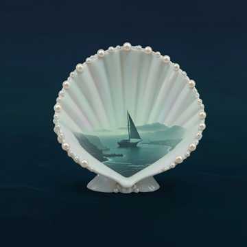 Женщина особенное море