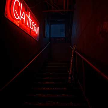 В шаге от края
