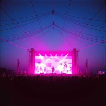 Несёт по кочкам!