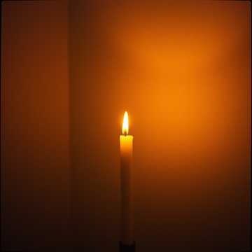 Свеча горит