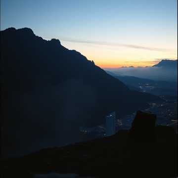 Там ревели горы